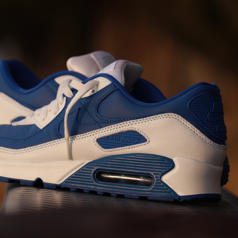 Nike Air Max 90. Blue and White Sneakers leather.